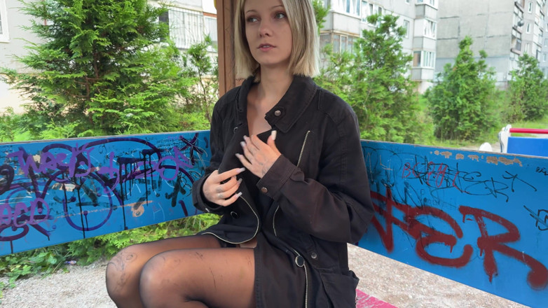 Vasya Sylvia: Masturbation und pissen an einem gemeinsamen ort