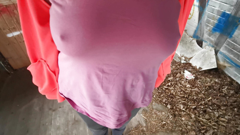 Bouncy Tits Action: Nalgadas en el culo y el coño completamente desnudas en...