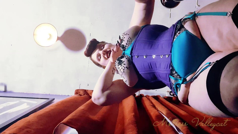 Mxtress Valleycat: BBW Giantess Domination
