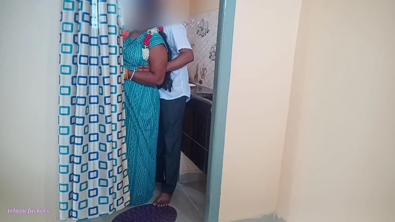 Telugu-fuckers: Индийскую мачеху дези с большими сиськами Телугу трахнул пасынок на кухне во время приготовления пищи