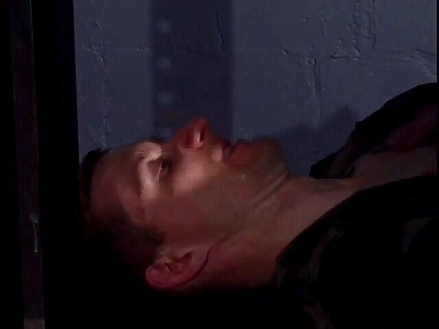 Gays Case: I soldati in uniforme sono così eccitati che non possono...