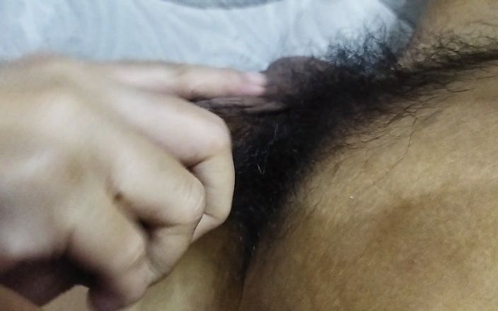 Lovely hairy pussy: Frumoasa maseur uitându-se în fața mea pentru a deveni obiectul meu...