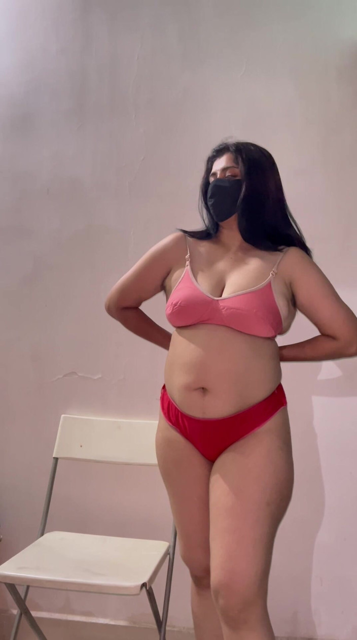 Indiandesiriya: Hot Desi Bhabhi Nude Fingering Horny