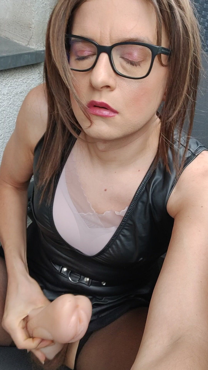 MicziCD: Full of Sperm on My Sexy Nylon Legs
