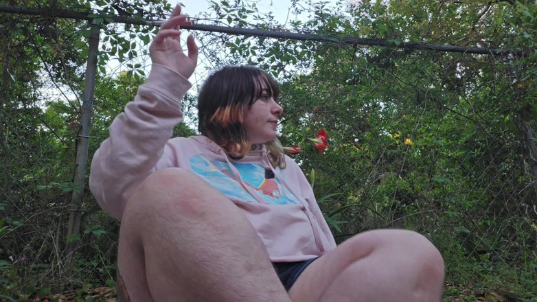 Mushroombitchx: Sigara içiyor ve komşularımı azdırıyor