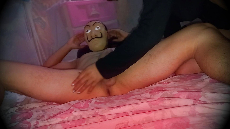 Martin13: Fratele meu vitreg s-a înregistrat futându-se cu iubitul ei cu camera...