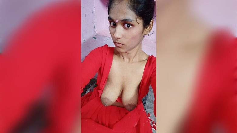Couplemastiii: Indická Desi Bhabhi saje Desi Saree ve svém rodném městě...