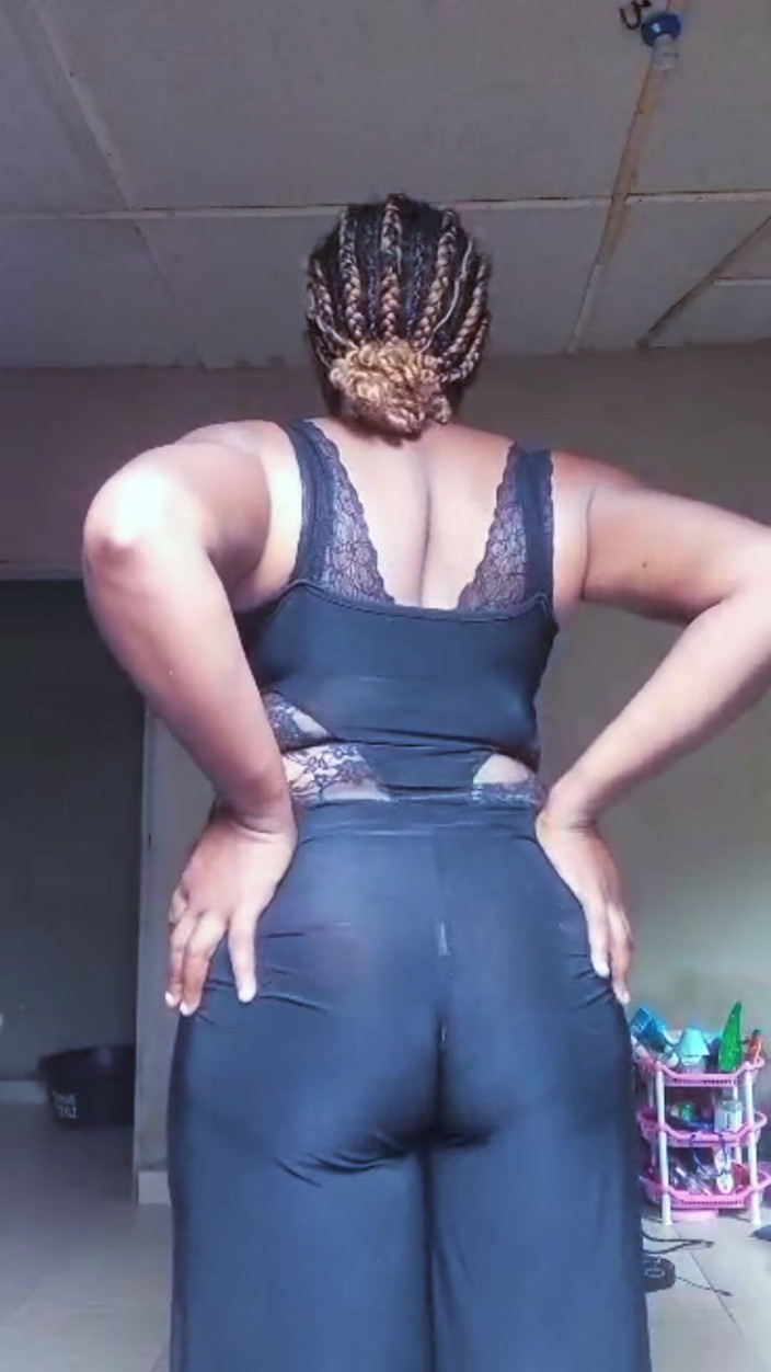 Lovelee: Nigeriaans meisje sqirting op de livestream