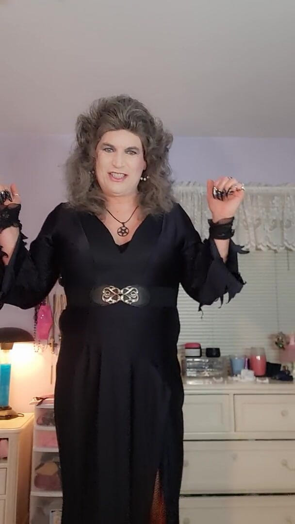 Victoria Lecherri: Kontes Victoria Queen'den cadılar bayramı kutlu olsun!