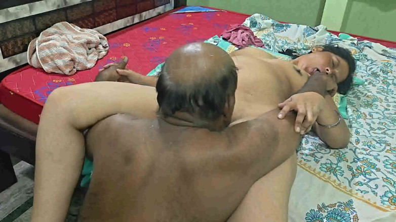 Sexy sindu: Desi Bhabhi Shared Her Bed with Dever