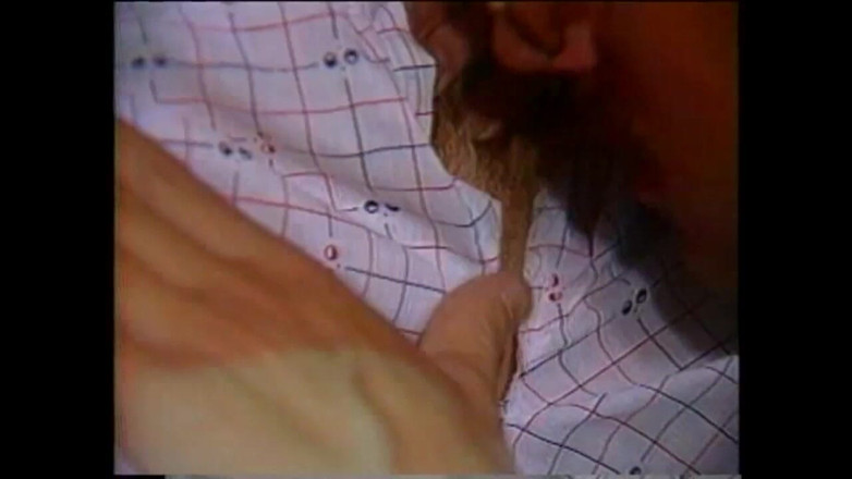 Vintage megastore: Krásná nadržená s chlupatou kundičkou mají sex s cizincem s...