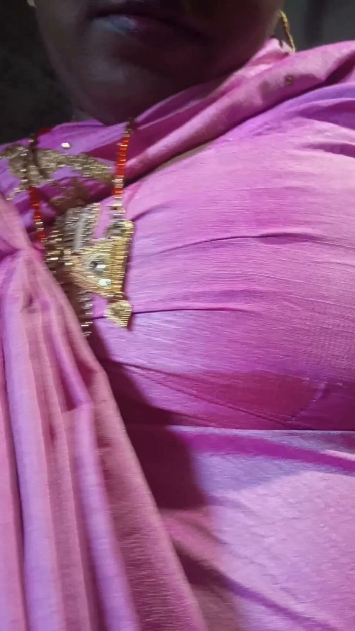 YangZi 69: Teta vypadá krásně v růžové sárí, ošukal jsem ji.