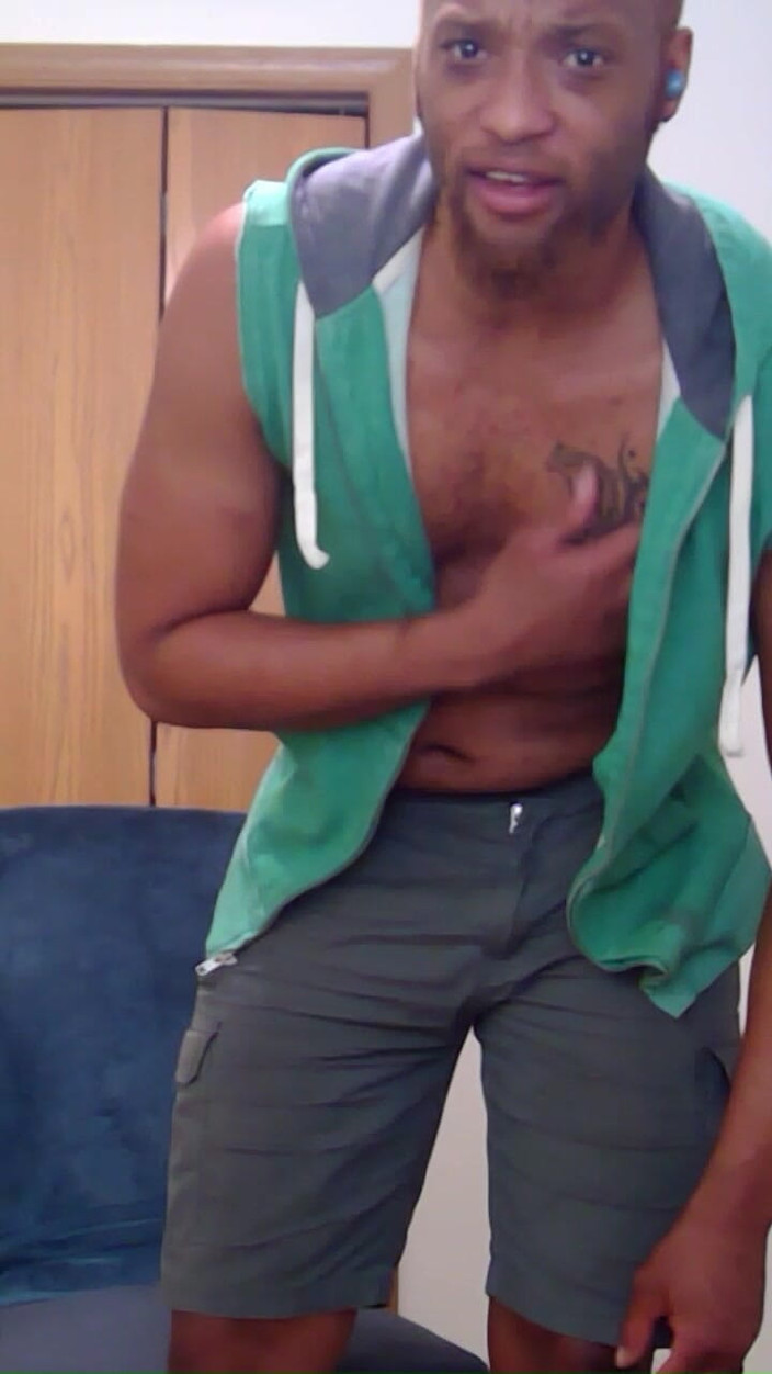 Kennie Jai: Masturbando no meu colete verde para um amigo