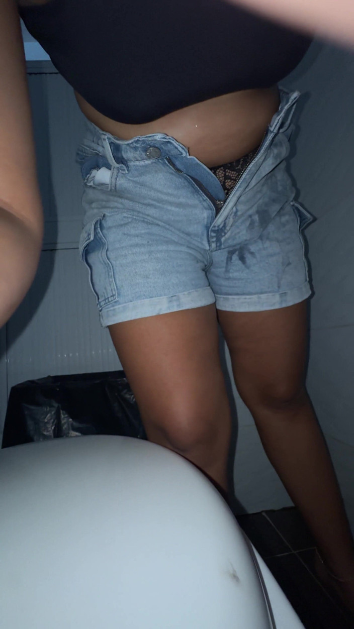 EMY_AND_JONH: I Masturbated in a Public Restroom and It Was a...