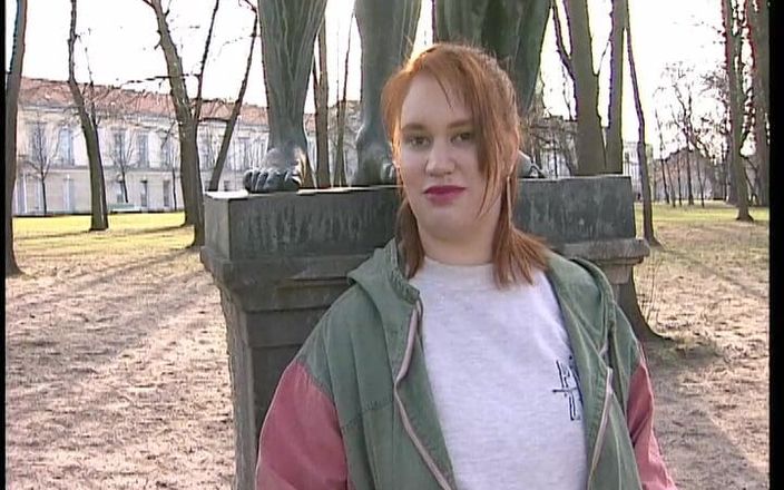 YOUR FIRST PORN: Mollige vicky mit dem Riesendildo