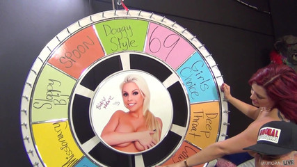 Immoral Live: Dayna vendetta ist eine rauchend heiße rothaarige