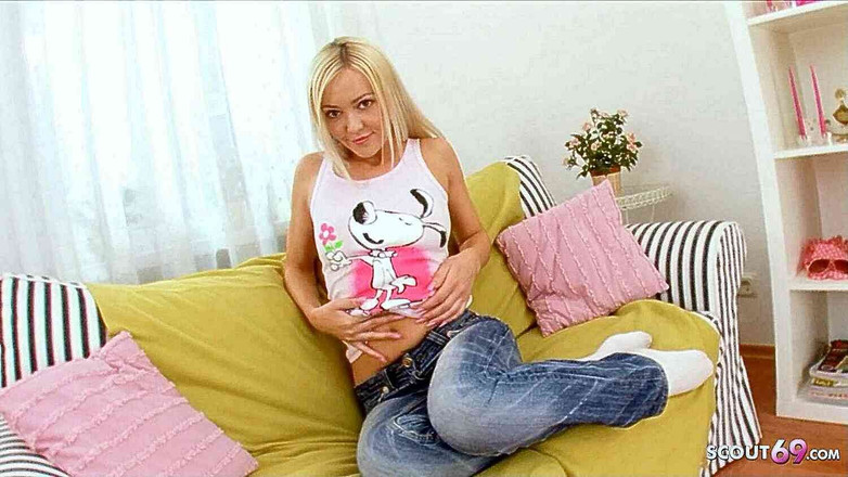 Full porn collection: बड़े लंड वाला भाई खूबसूरत सौतेली बहनों की गांड के साथ गहरी चुदाई करता है