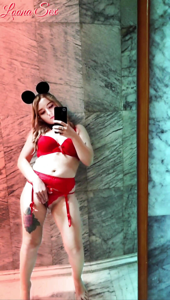 Loona_Sex: Jovencita ella delante del espejo