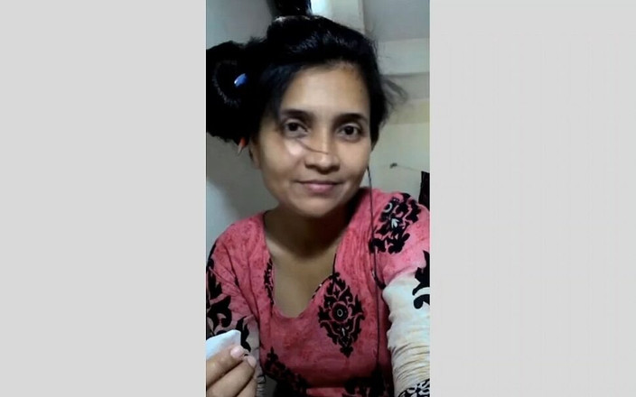 Couple Masti: Гаряча сексуальна бхабхі показує своє тіло в душі