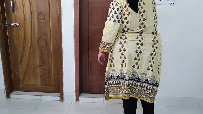 Aria Mia: Jaký skandál jí nastavil nevlastní syn s velkým zadkem Deepali...