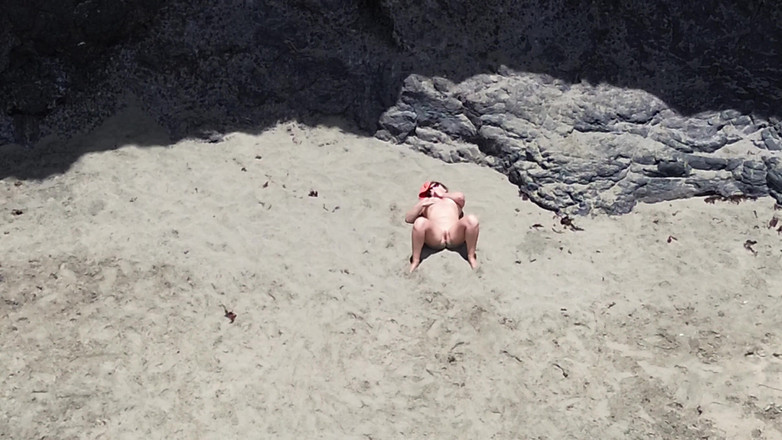 Emma Voyeur: Nackte schönheit am strand - drohne pOV erotische entspannung