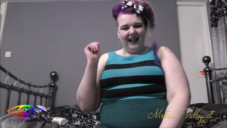 Mxtress Valleycat: Tattooed punk findom