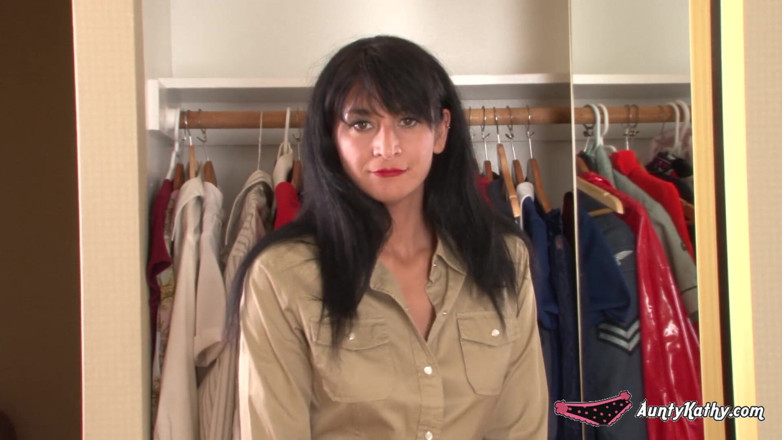 Stocking Videos: Tante pantat bahenol kathy si cewek nakal dengan korset