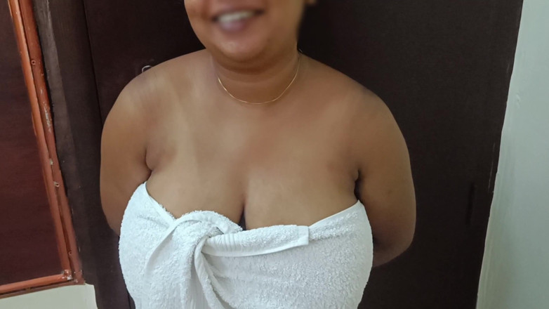 Kaira sweetie: After the Bath I Saw Neighbour's Wife Kaira She's Dumb...