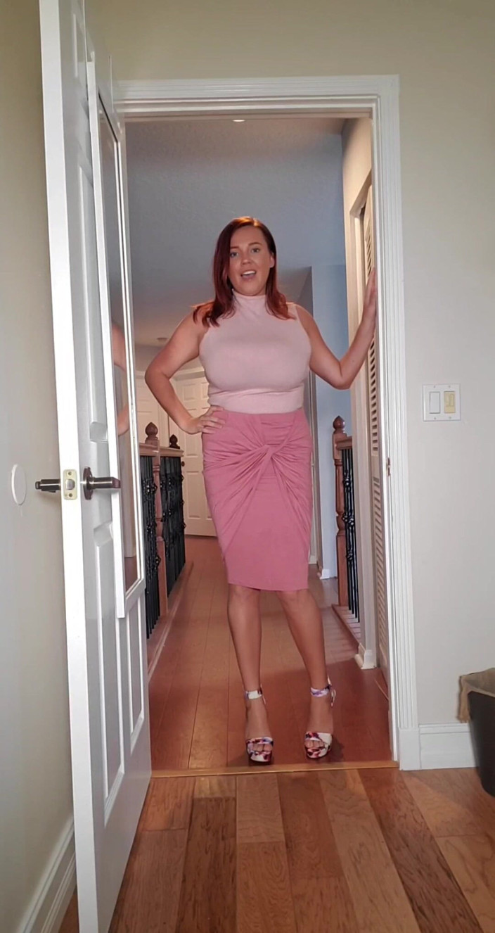 Annabelle Rogers: Pov kamu ngiriim foto kontol sama ibu tiri sahabatmu