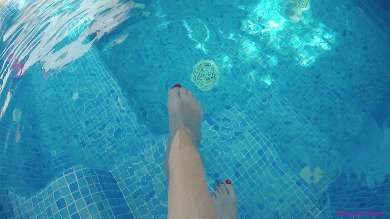DanielleMaye: 热水浴缸 脚趾