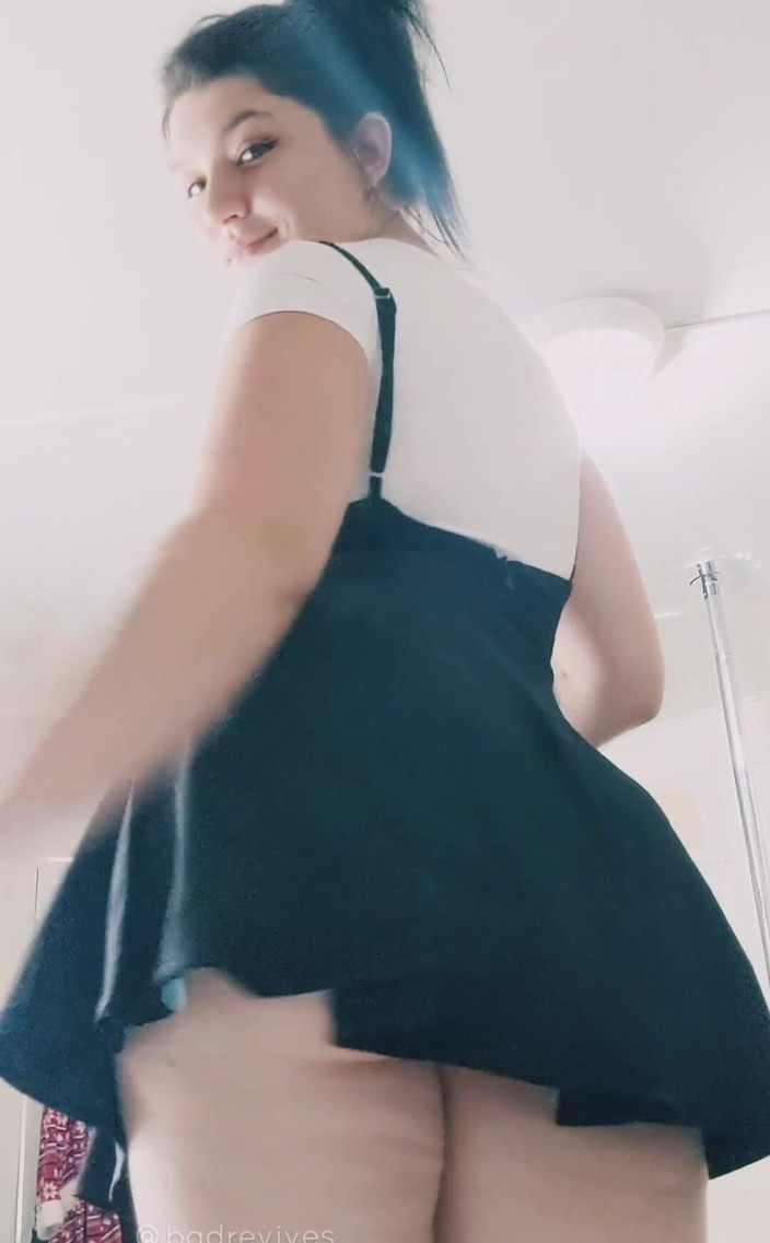 Evelyn Storm: ¿Vas a mirar debajo de mi falda?