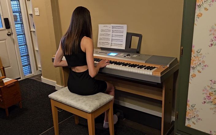 Ohseehere: Estudante de piano fodida por professor