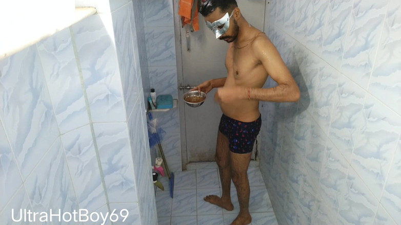 UltraHotBoy69: Divertimento completo al bagno