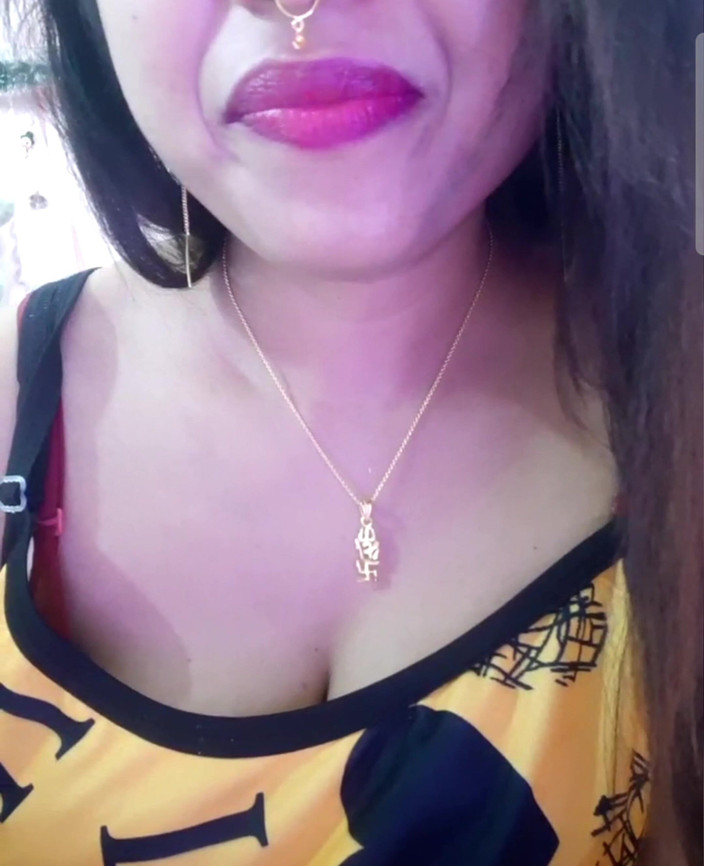 Kanchan devi: 视频通话中的拼贴女孩阴户抽插