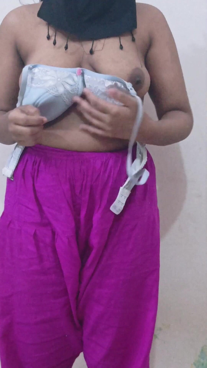 Best Couple Bd: 非常热辣的性感年轻女孩的年轻阴户