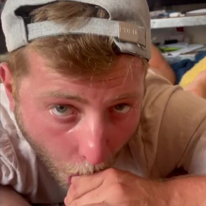 GlennandSonny: Il ragazzo adora il mio cazzo ed i miei piedi