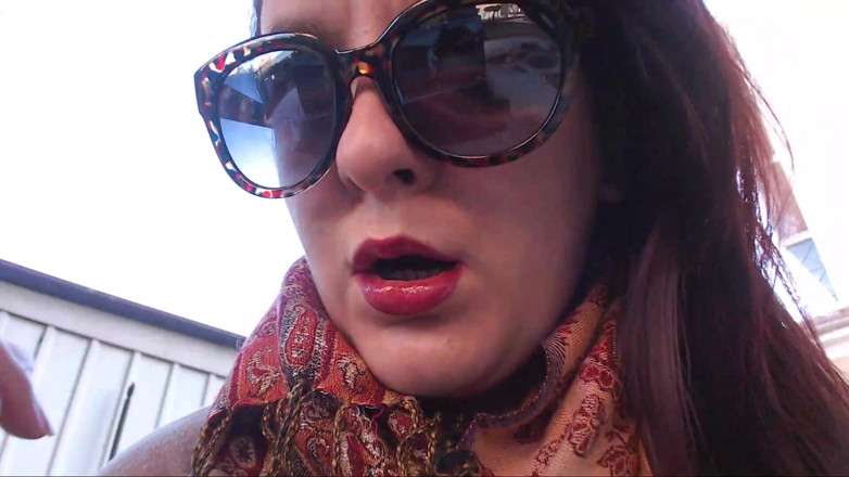 Nicoletta Embassi: Red lipstick fetish