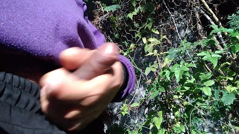 AlexAlejandro13: Pipì e spettacolo in pubblico