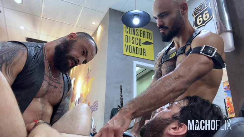 MACHOFLIX: Fuckin Barber