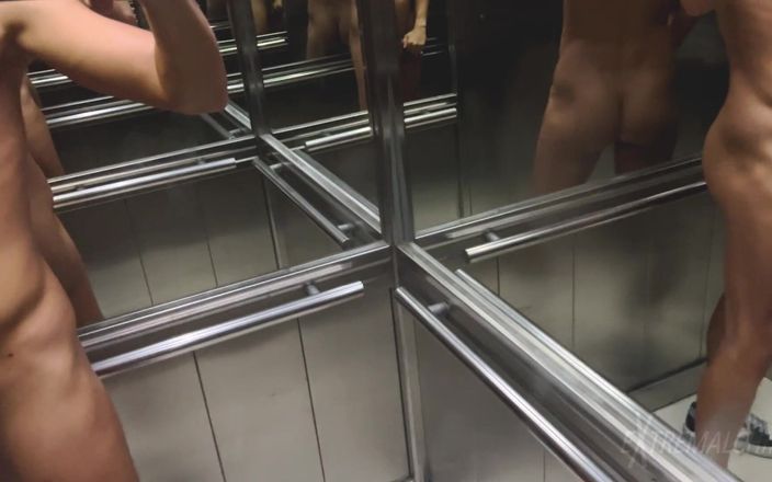 Extremalchiki: Fully Naked Wank in the Elevator