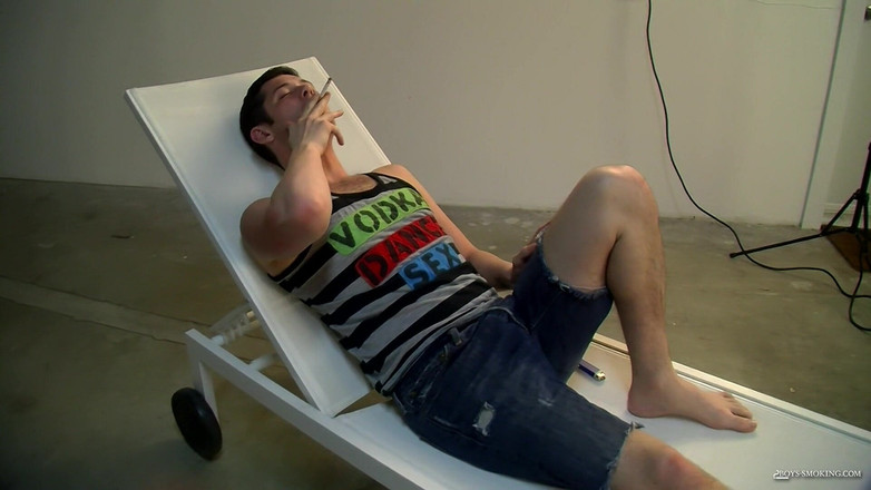 Boys Smoking: Chase Young Indiana Em Fumaça &amp;&amp;Ndo Acidente Vascular Cerebral (AVC)