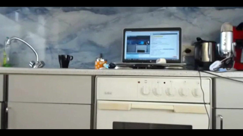 Sexydea: 라이브 웹캠에서 엉덩이를 깜박이는 핫한 섹시녀