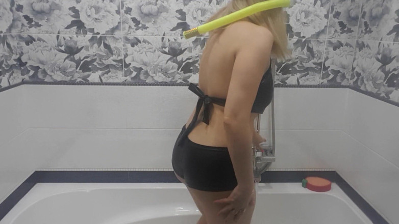 LarisaCum: I am taking a shower! In mask and in tube