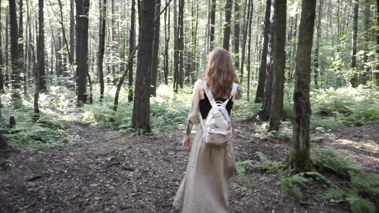 Elena Ginger: Petite Ginger Masturbates and Squirting in Public Park