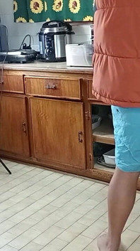 Hloupé F*** Kamarádi dělají salát v kuchyni