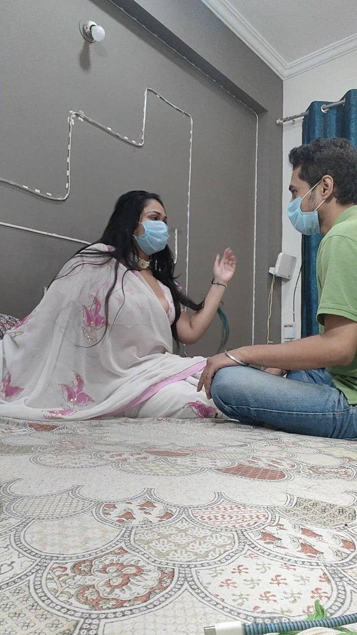 Crystalcouple: Boss scopa il suo assistente nel suo appartamento.