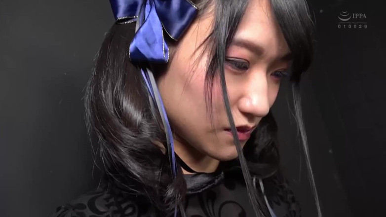 EAGLE Global: Gothic Paha menggesel