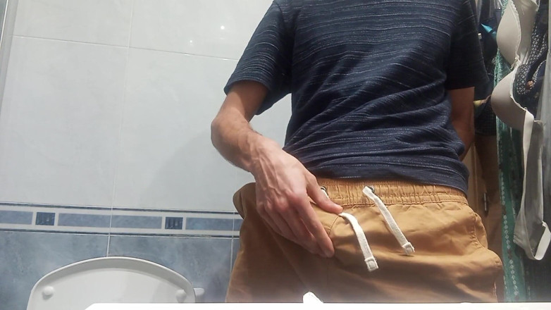 Elvissc: De man met de enorme pik die zo dik in...