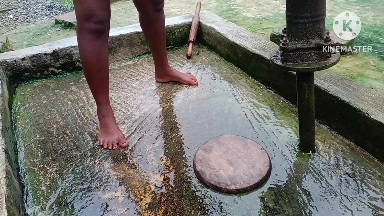 Nenika: Desi india scopata la figa con un matterello