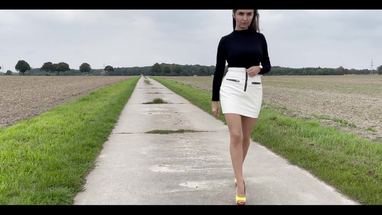 Goddess Lena: 穿着高跟鞋行走 第2部分